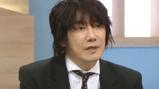 曾被称“捐赠天使”，61岁男星遭爆缴不出房租，市场卖唱！