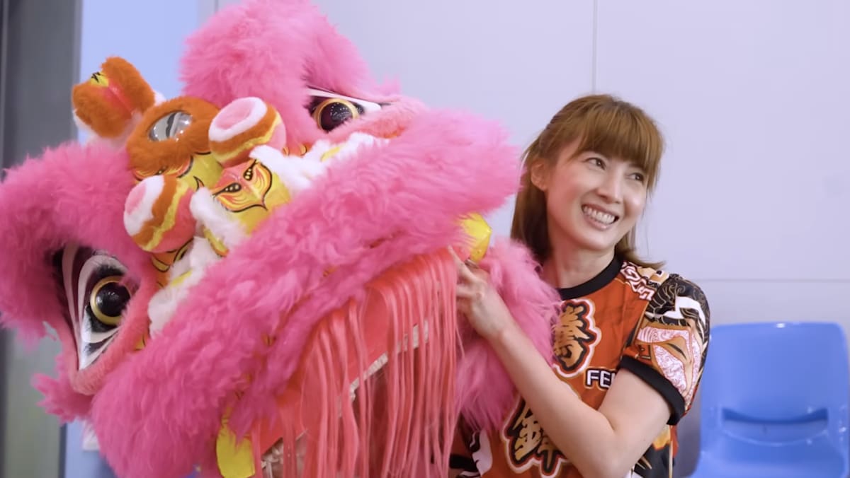 Jeanette Aw only had 3 hours to learn lion dance before performing at a nursing home