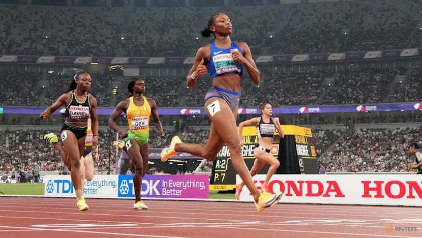 Jefferson-Wooden, Jackson sizzle in women's 200 heats