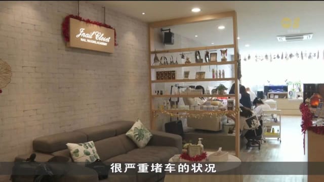 狮城客越堤理发做美甲 新山业者：一半是新加坡顾客