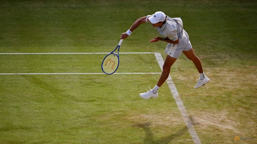 De Minaur up and running at Queen's, Mensik suffers early defeat