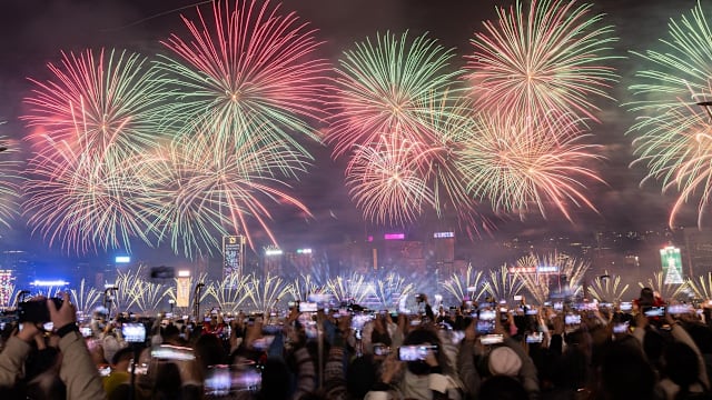 宏福苑大火酿160死  港取消跨年烟火汇演