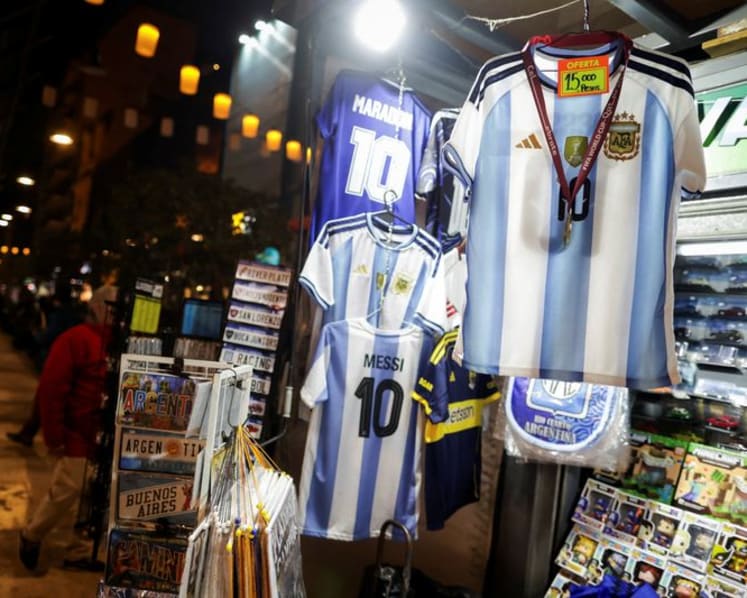 World Cup drives up sales of counterfeit jerseys in Argentina