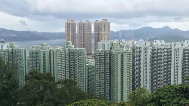 越来越多发展商削价出售新楼盘 香港6月私宅售价下跌至近八年来新低