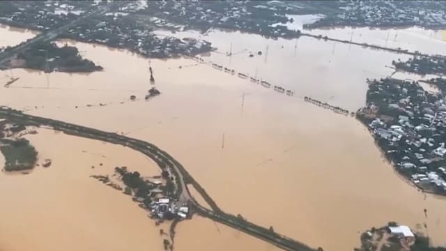 强降雨袭击越南中部 严重洪灾致13人死亡11人失踪