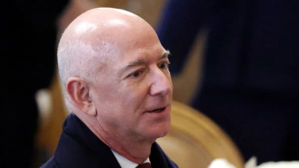 Trump praises Bezos as Amazon denies plan to display tariff cost - Channel News Asia (Picture 2)