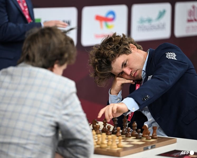 Irate Carlsen pushes away camera after World Blitz Championships loss
