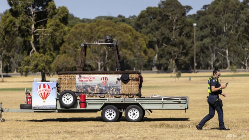 Man dies after falling from hot air balloon in Melbourne Man dies after falling from hot air balloon in Melbourne