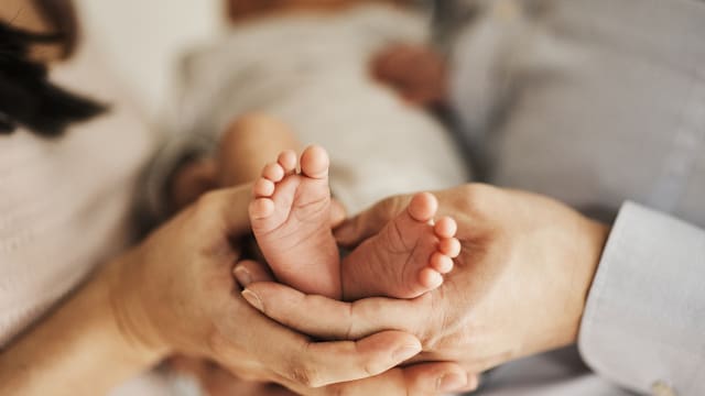 受访多子女家庭：补助券可减轻育儿负担鼓励生育