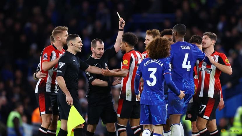 Chelsea beat Brentford 2-1 to close in on Liverpool