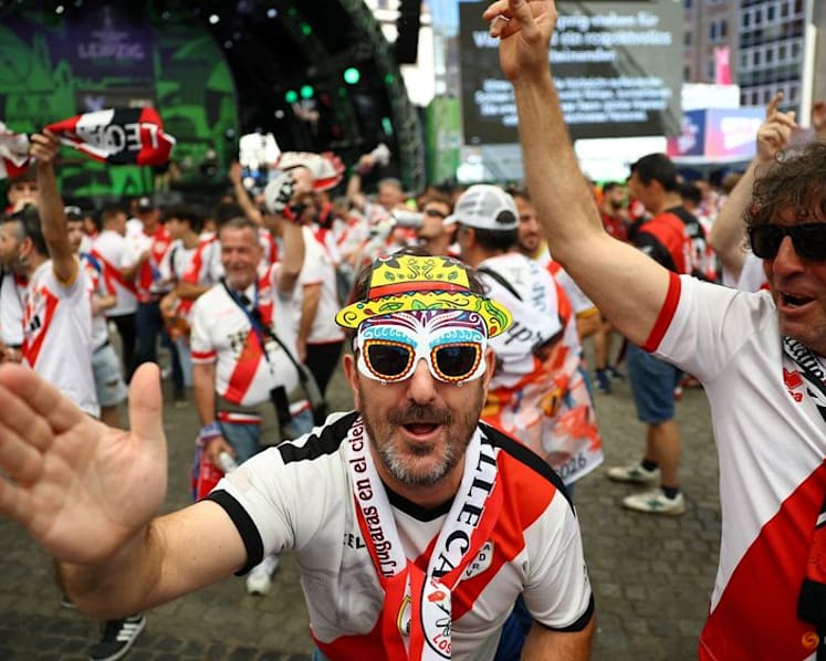Rayo and Palace supporters soak up sun ahead of Conference League final