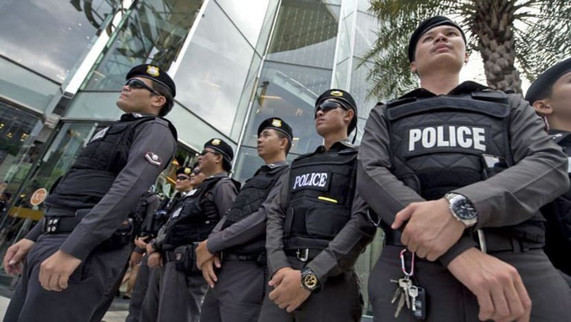 Polis Thai berkas lelaki cuba seludup dadah ke M'sia dengan gunakan durian Polis Thai berkas lelaki cuba seludup dadah ke M'sia dengan gunakan durian
