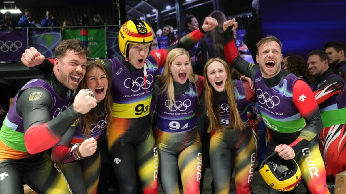 Luge-Germans win team relay for fourth Games in a row