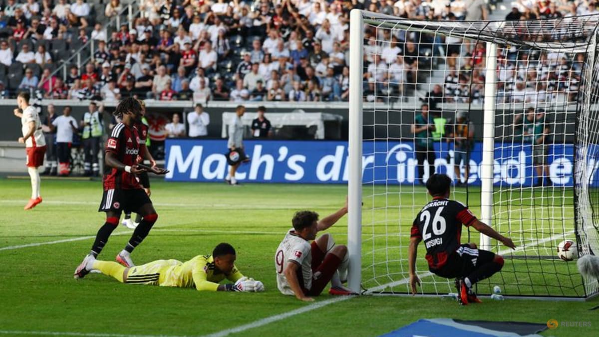 Mainz thrash Hamburg, Augsburg go top with win in Frankfurt
