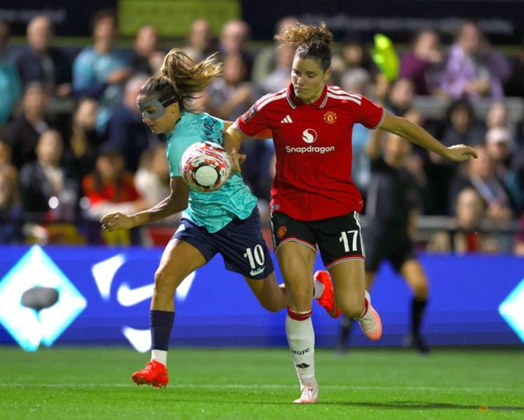 Van de Donk seals London City win over Man United in WSL curtain-raiser