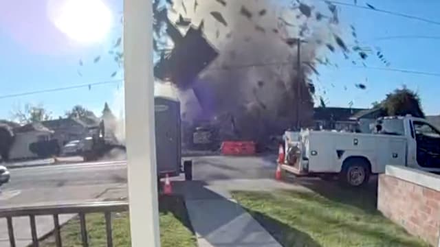 美国加州住宅区气爆引发大火 送院六人中三人重伤