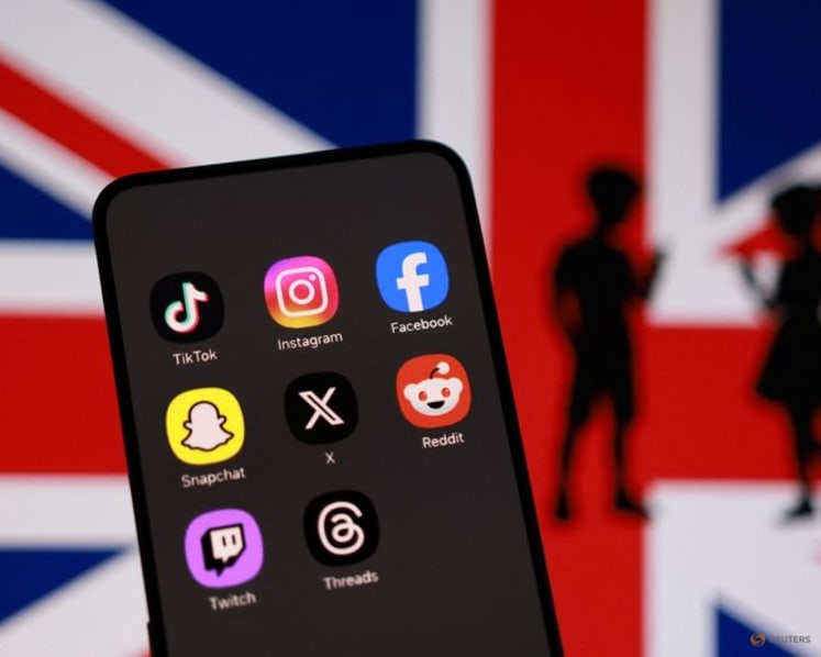 UK plans default midnight social media curfew for teens aged 16-17 