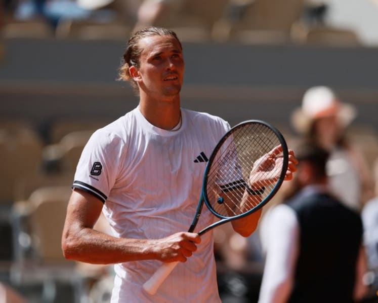 Djokovic, Zverev off to winning starts at French Open but Fritz out