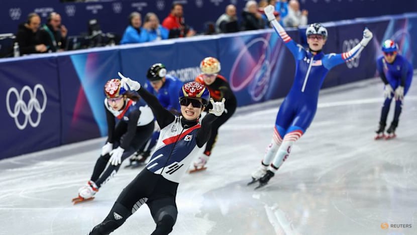Short track-South Korea's Kim wins women's 1,500m, Fontana misses out on medal