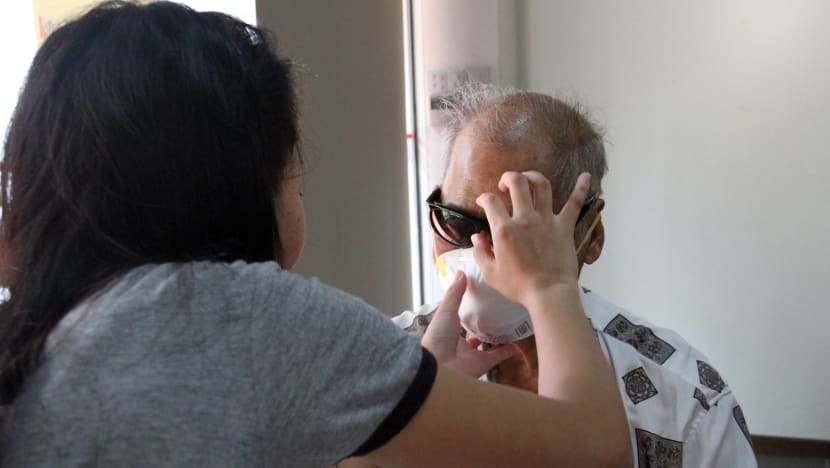 S’poreans more likely to give money than volunteer, help a stranger: Study