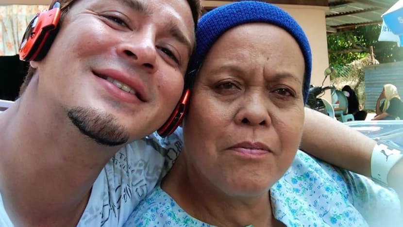 Mak Jah tidak lagi dapat berlakon kerana susah jalan; kini bergantung kepada bantuan