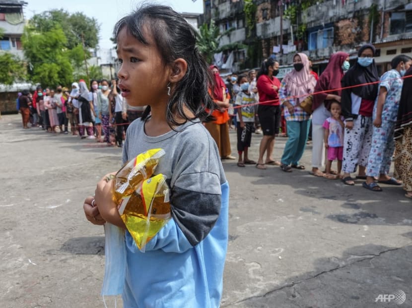 As global palm oil prices rise, cooking oil stock runs low in Indonesia’s retail outlets 