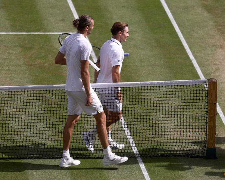 Ruthless Zverev spoils Fery's Wimbledon dream to power into final