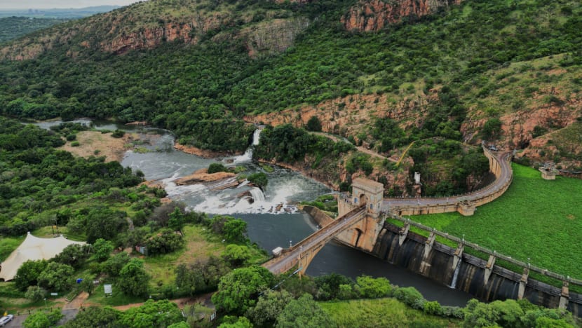 2 Singaporean tourists die after canoes capsize in South African river