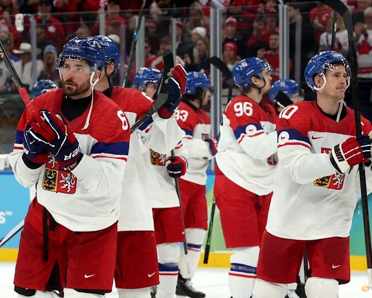 Ice hockey-Canada survive OT thriller with Czechs to reach men's semis