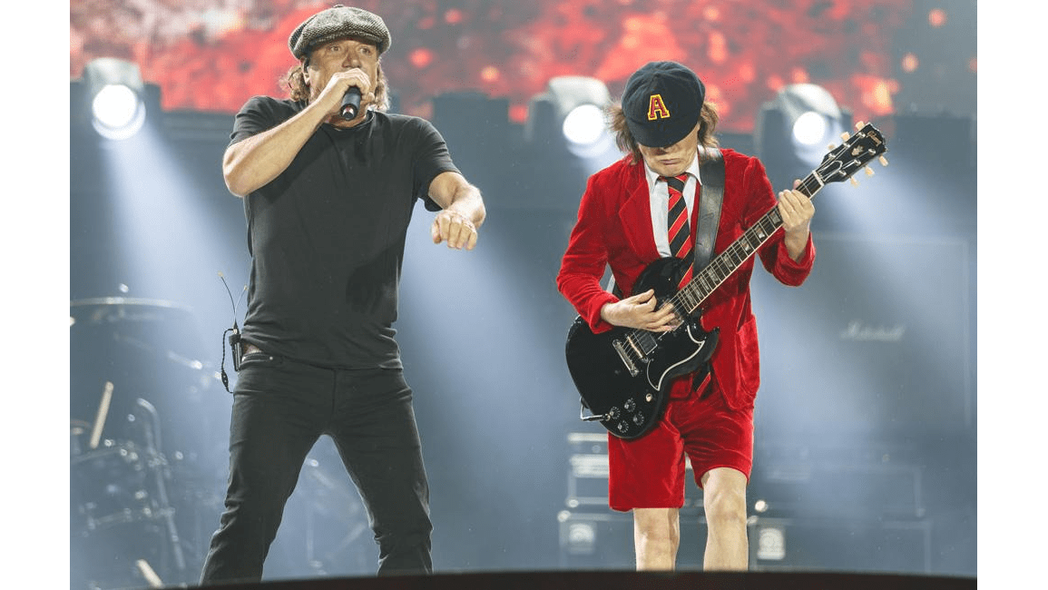 AC/DC fans want band to get Christmas number one - 8days