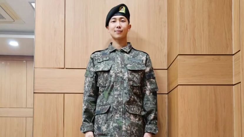 'Aku rindu kalian semua': RM BTS curhat soal waktu, cinta, dan buku jelang bebas wamil 