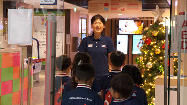 前线追踪 | 75岁前空姐在补习中心让退休人生再起飞