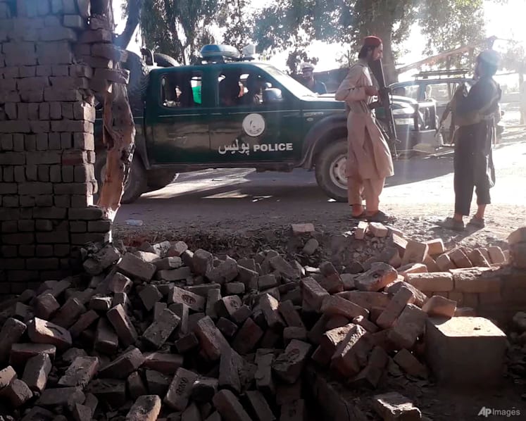Roadside bombing targets Taliban, kills Afghan civilians 