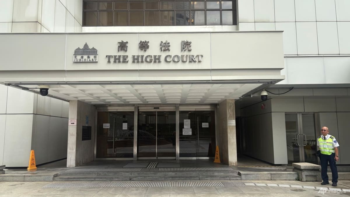 香港少年因泼酸袭击新加坡游客被判入狱8年