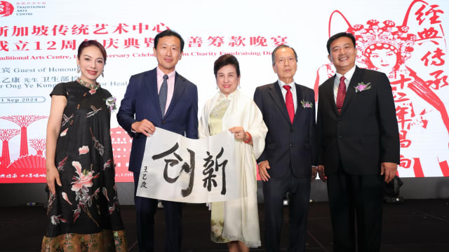 传艺周年庆筹得60万元 王乙康部长“创新”书法拍逾三万元