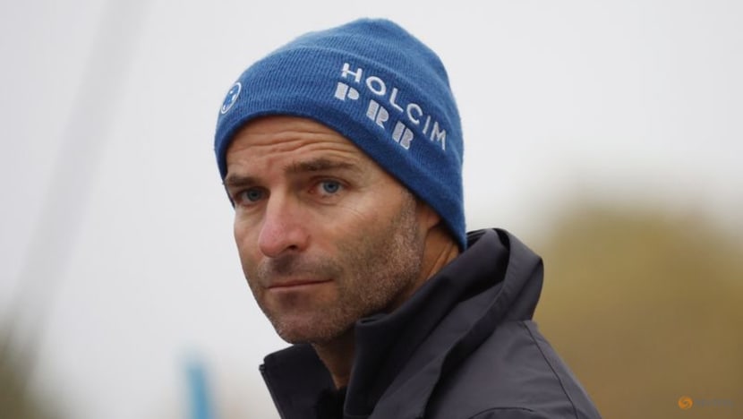 Sailing-France's Lunven sets solo distance record in Vendee Globe Sailing-France's Lunven sets solo distance record in Vendee Globe