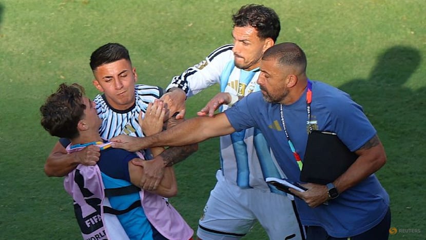 Tempers flare at end of Spain-Argentina World Cup final