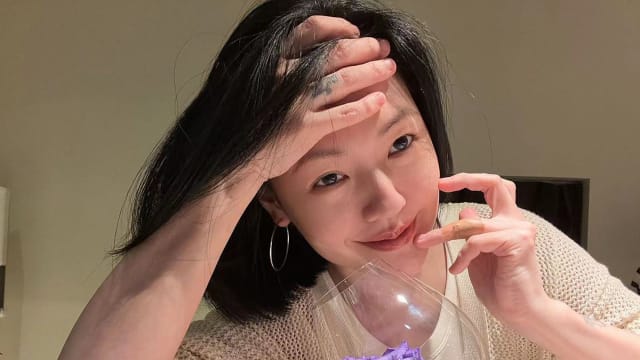 不小心把酒杯捏碎　小S曝厨师暖举