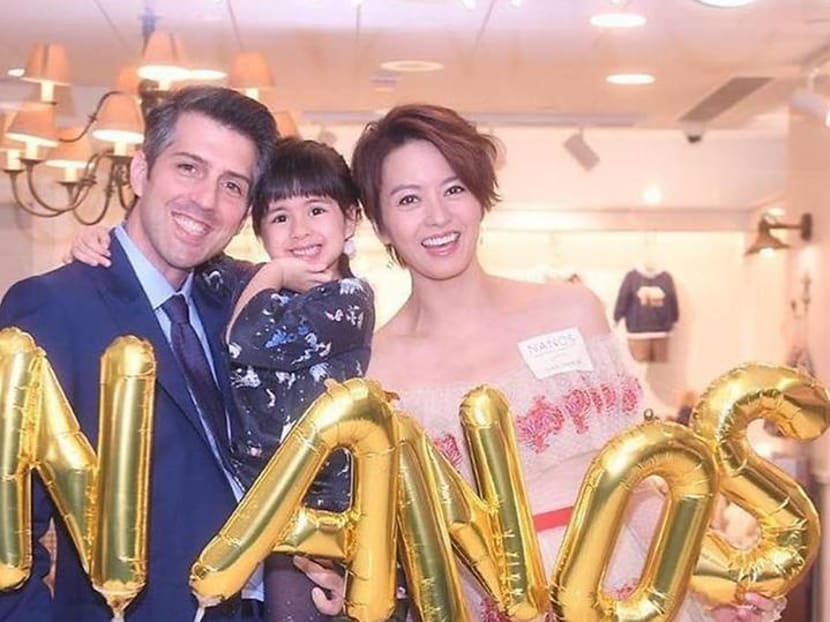 Tanya Dyagileva yalangoch Mariya Shumakova bilan porno