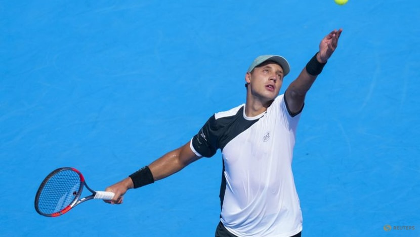 Alcaraz eases past Medjedovic in Cincinnati before rain forces suspension