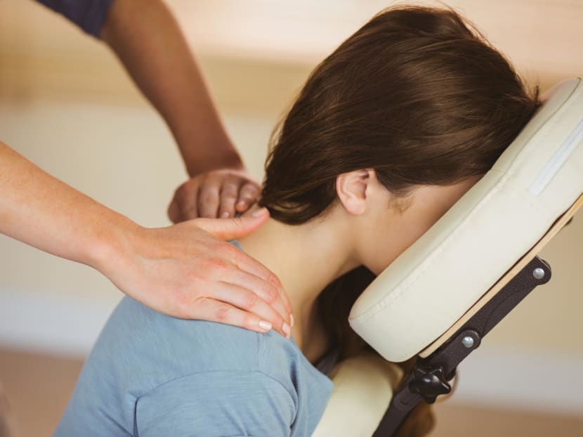 Neck cracking and massages: How can we protect ourselves from potential injuries? Neck cracking and massages: How can we protect ourselves from potential injuries?