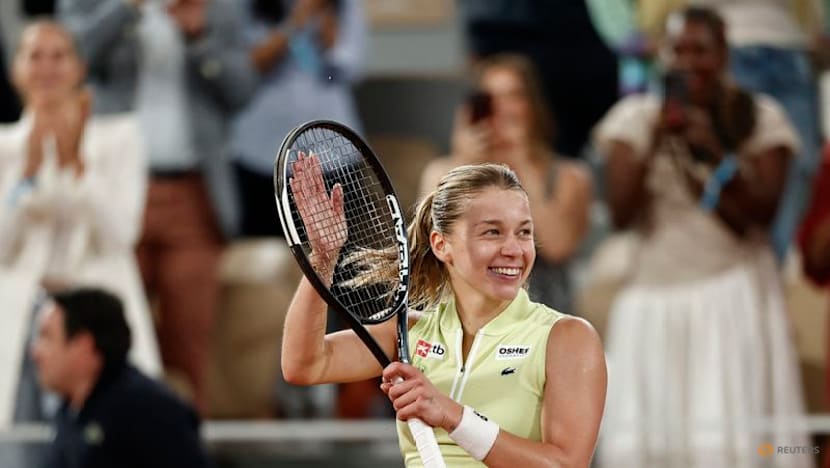 Chwalinska topples Shnaider to book French Open final with Andreeva