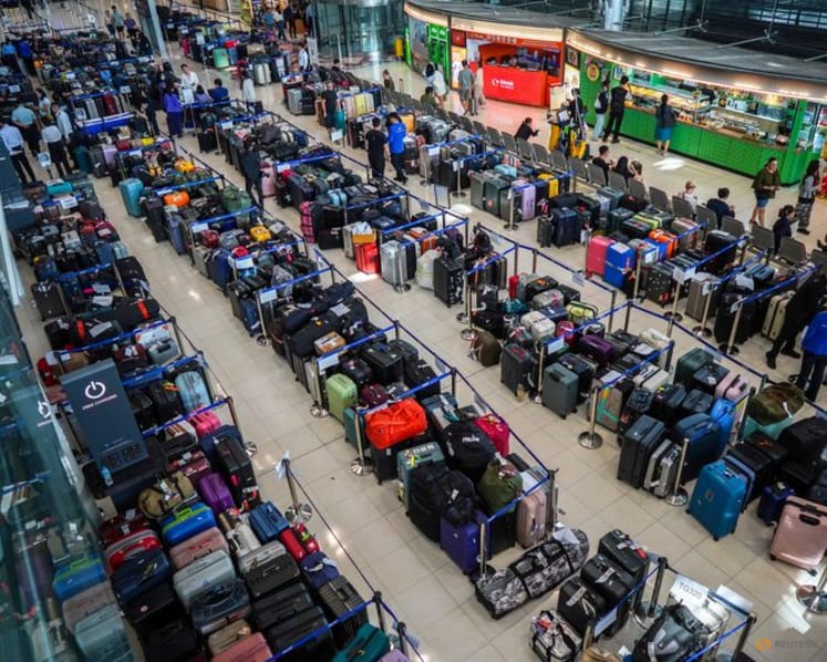 Thai Airways cuts flights, battles baggage chaos as Bangkok floods ease