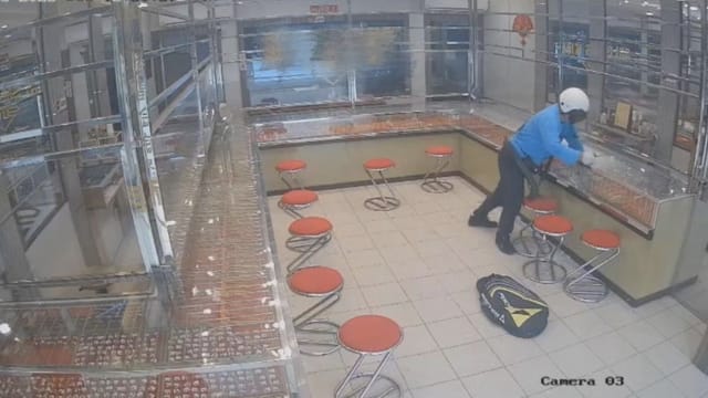 马国吉打金铺遭抢劫 大胆抢匪疑携枪独自作案