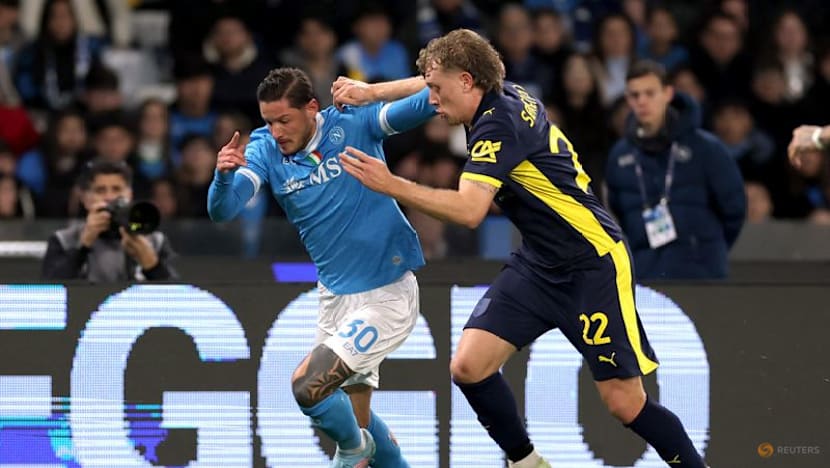 Napoli's title defence hit by scoreless draw with Parma