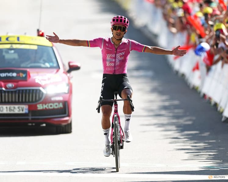 Carapaz secures solo victory in Tour de France stage 18, Pogacar stays in yellow