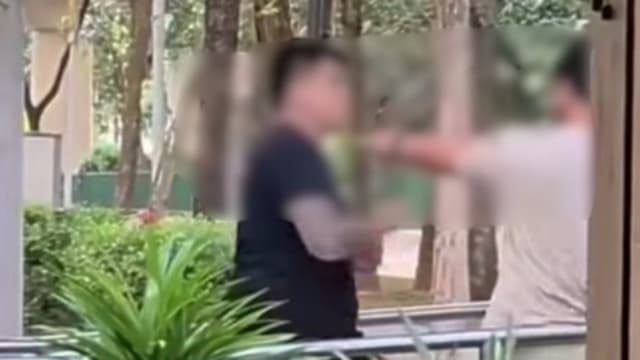 咖啡店上演真人版“街头霸王” 两男决斗 一人满脸血