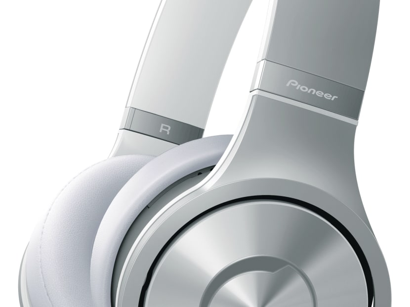 Review: Pioneer's new headphones provides big bass - TODAY