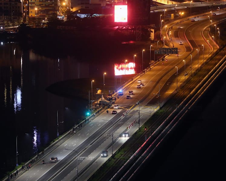 Nearly 280,000 travellers departed Singapore for Malaysia at land checkpoints at start of long weekend