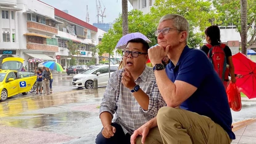 Apple's Tim Cook is in Singapore, tours Tiong Bahru with local photographers Apple's Tim Cook is in Singapore, tours Tiong Bahru with local photographers